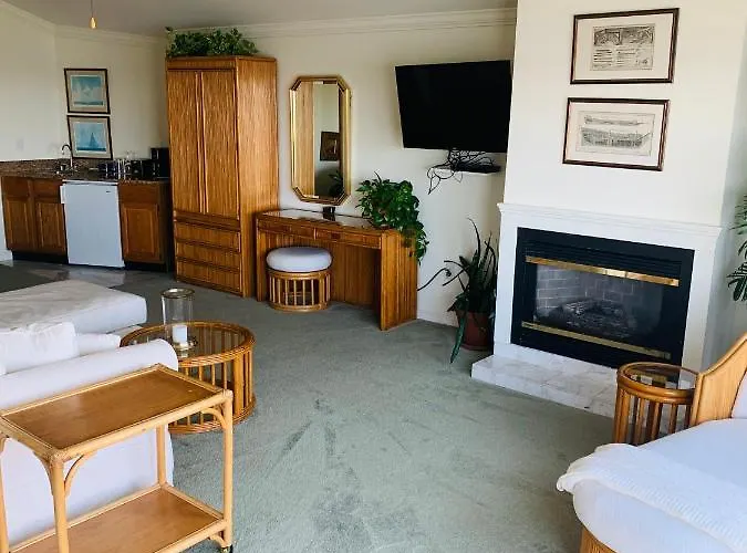 Lighthouse Club Hotel