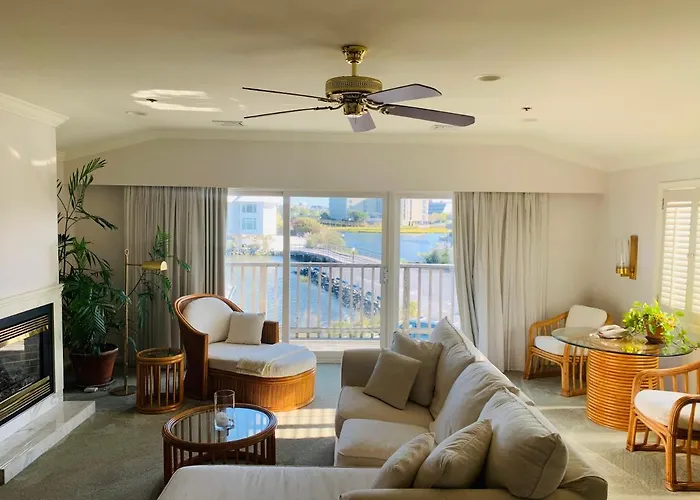 Lighthouse Club Hotel 3*
