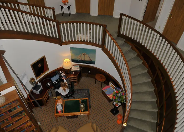 Lighthouse Club Hotel