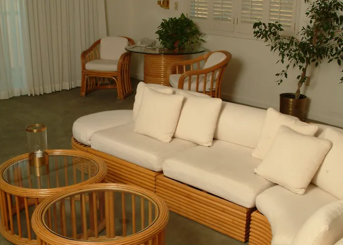 Lighthouse Club Hotel