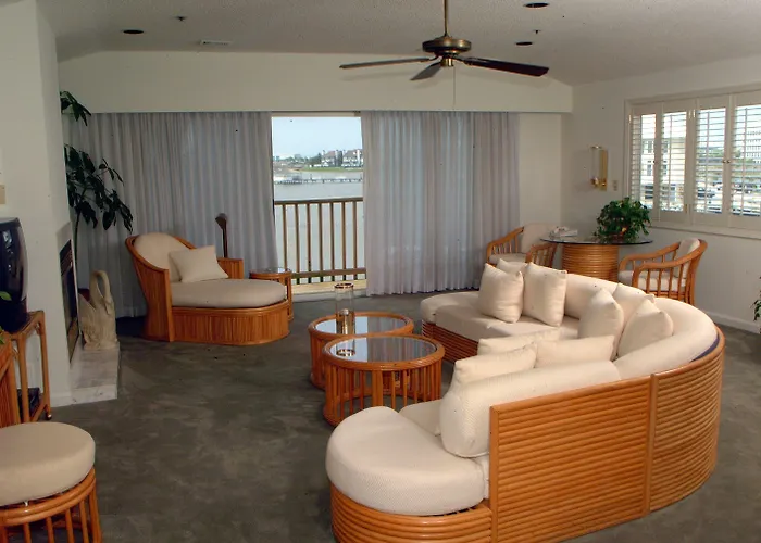 Lighthouse Club 3*