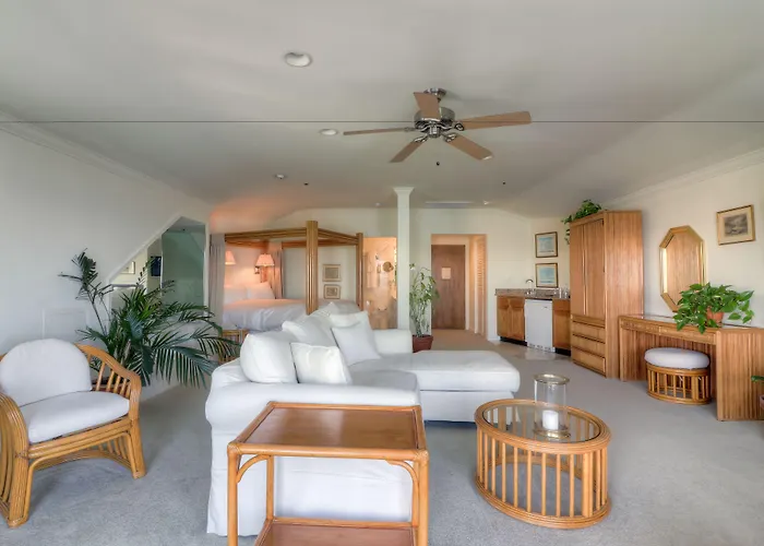 Lighthouse Club Hotel 3*